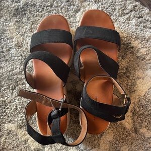 American Eagle sandals